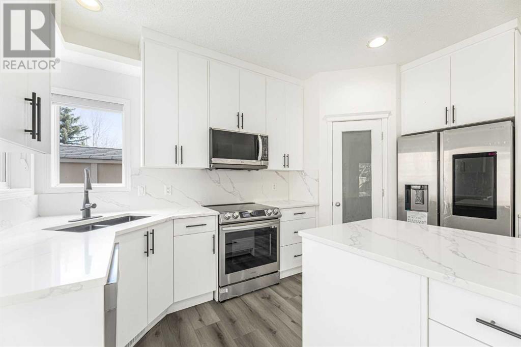 53 Strathlea Grove Sw, Calgary, Alberta  T3H 5C5 - Photo 3 - A2213324