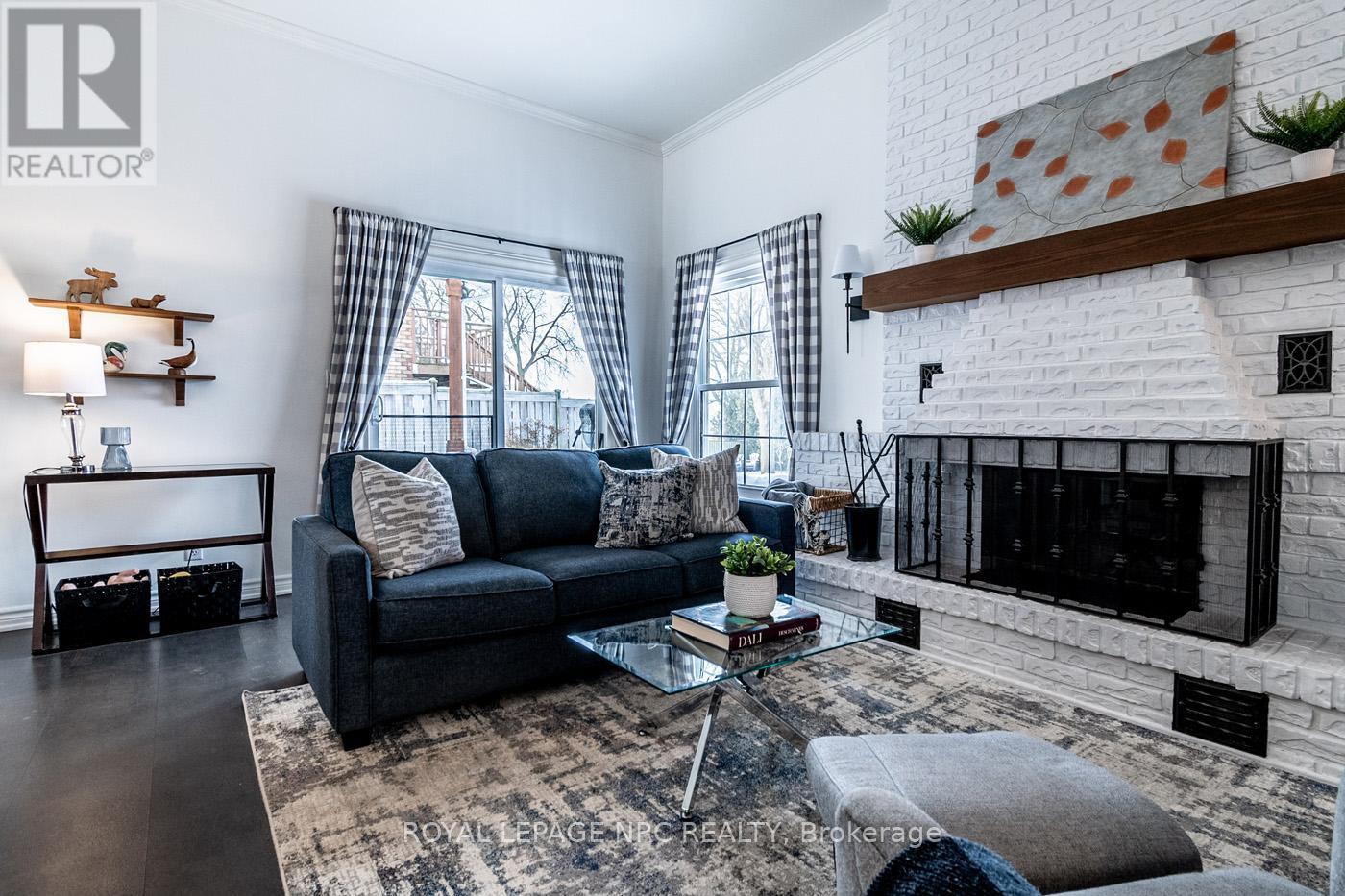 Property at 10 VINEMOUNT DRIVE image 3
