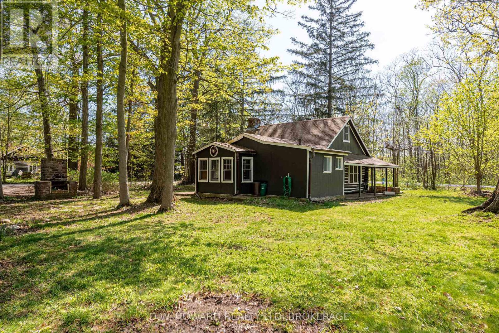 910 Bernard Avenue, Fort Erie (335 - Ridgeway), Ontario  L0S 1N0 - Photo 2 - X12094128