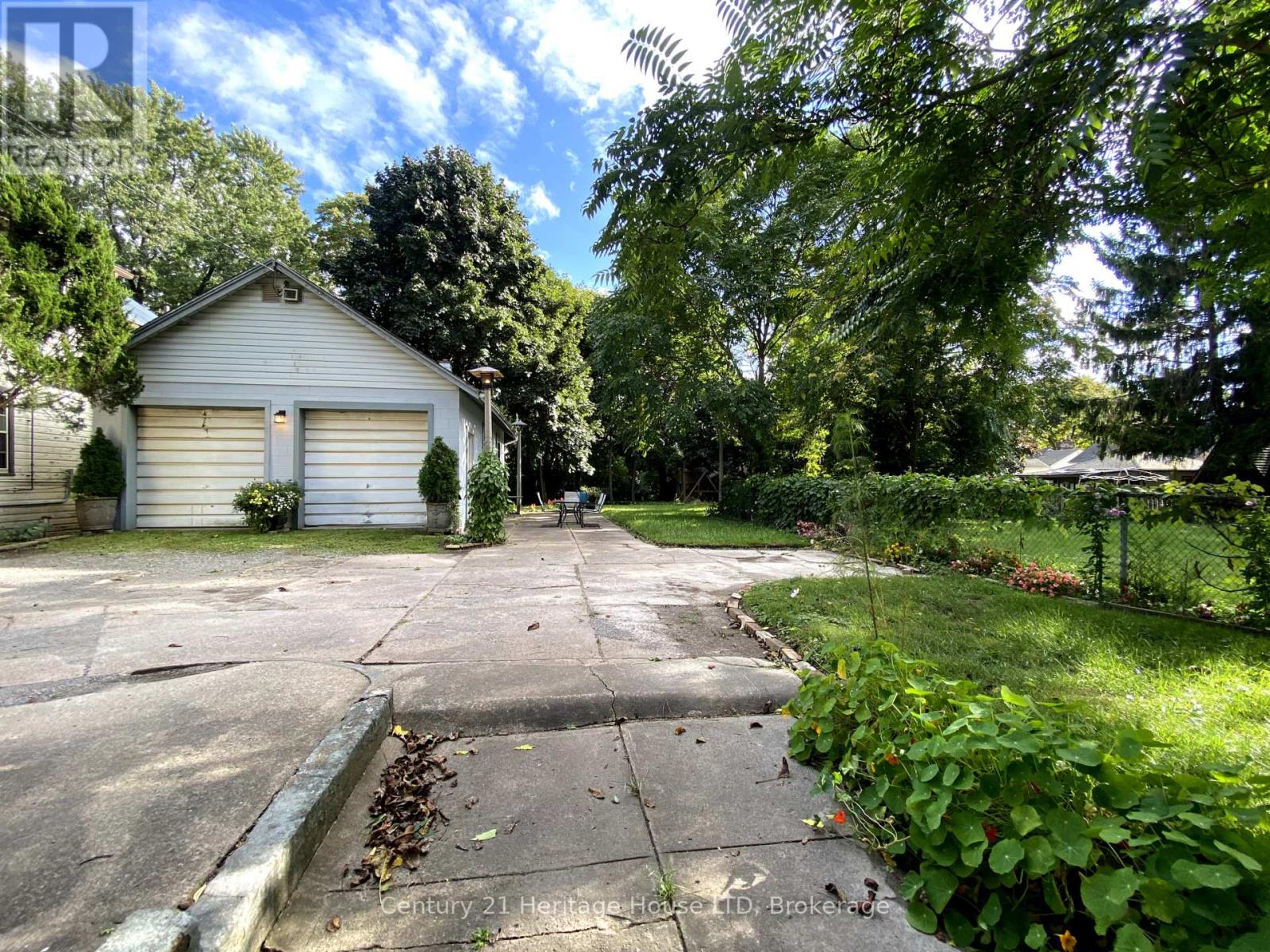 6042 Culp Street, Niagara Falls, Ontario  L2G 2B7 - Photo 31 - X12094153