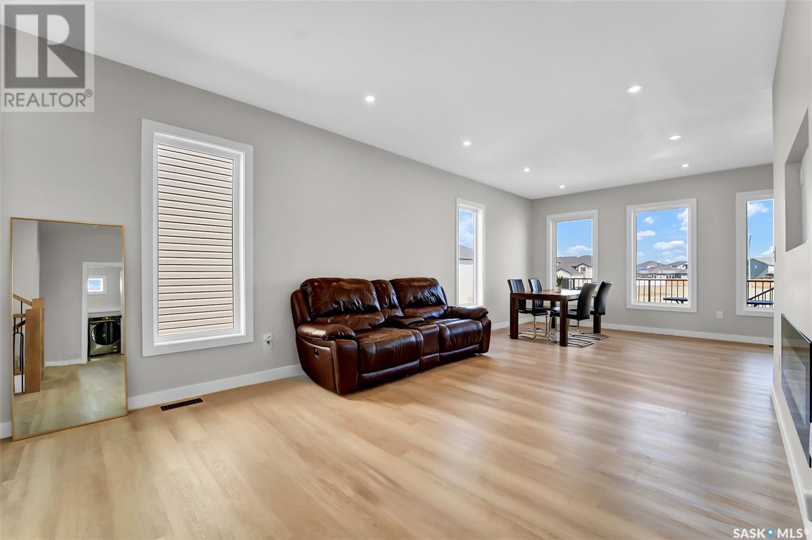 Property at 2543 Rosewood DRIVE image 3