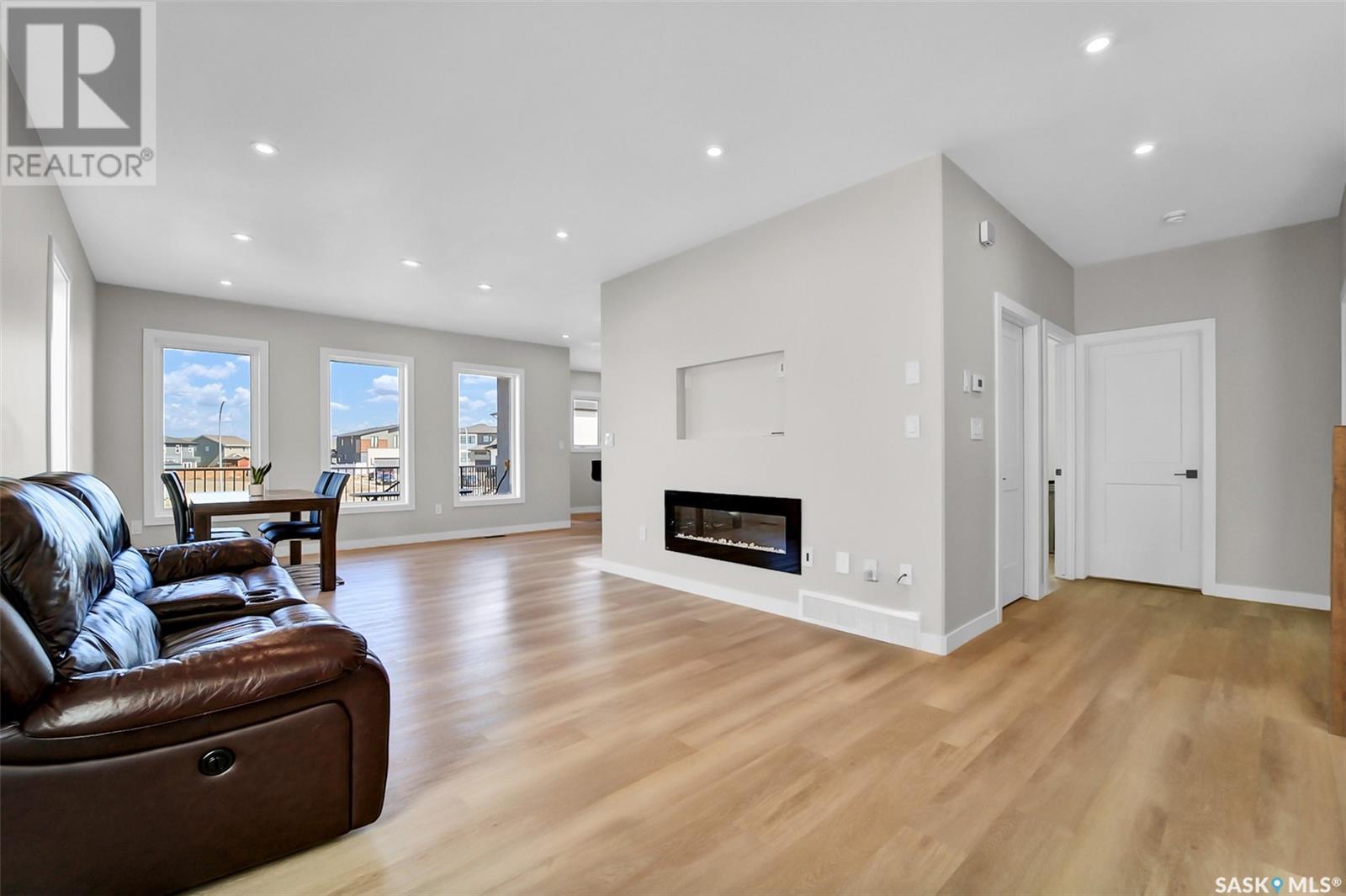 Property at 2543 Rosewood DRIVE image 4
