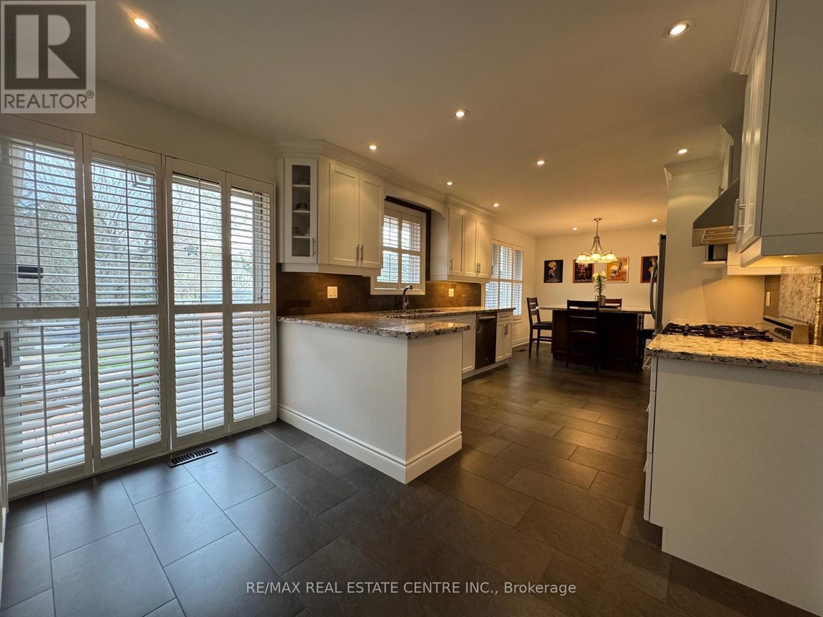 2162 Devon Road, Oakville, Ontario  L6J 2N4 - Photo 6 - W12094130