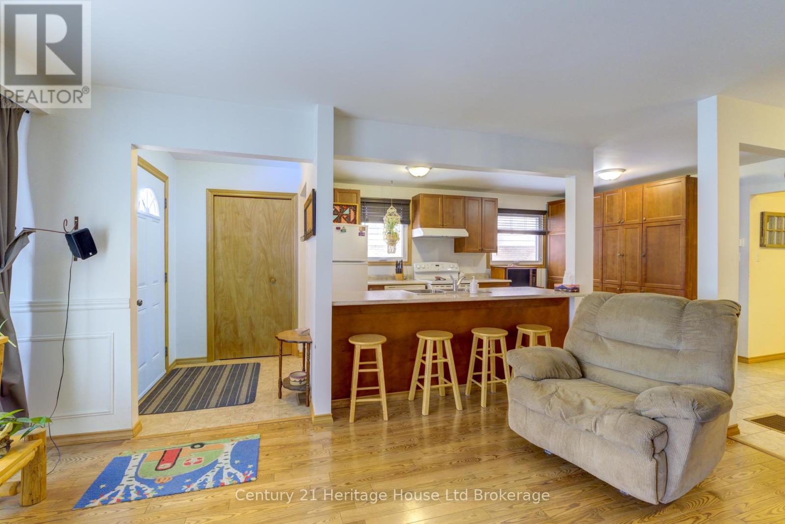 72 Magnolia Drive, Brant, Ontario  N3L 3L3 - Photo 6 - X12002141