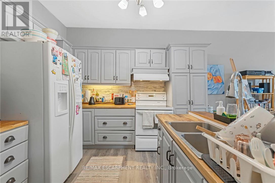 26 Madison Avenue, Hamilton, Ontario  L8L 5Y3 - Photo 6 - X12094058