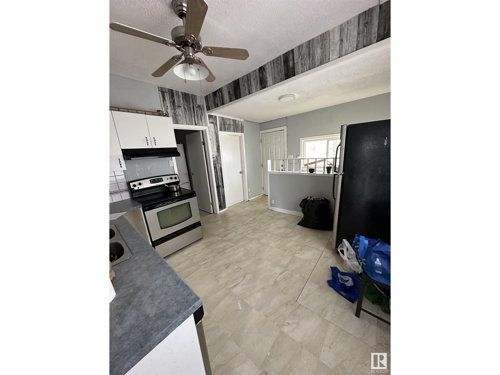 Property at 11903 94 ST NW image 5