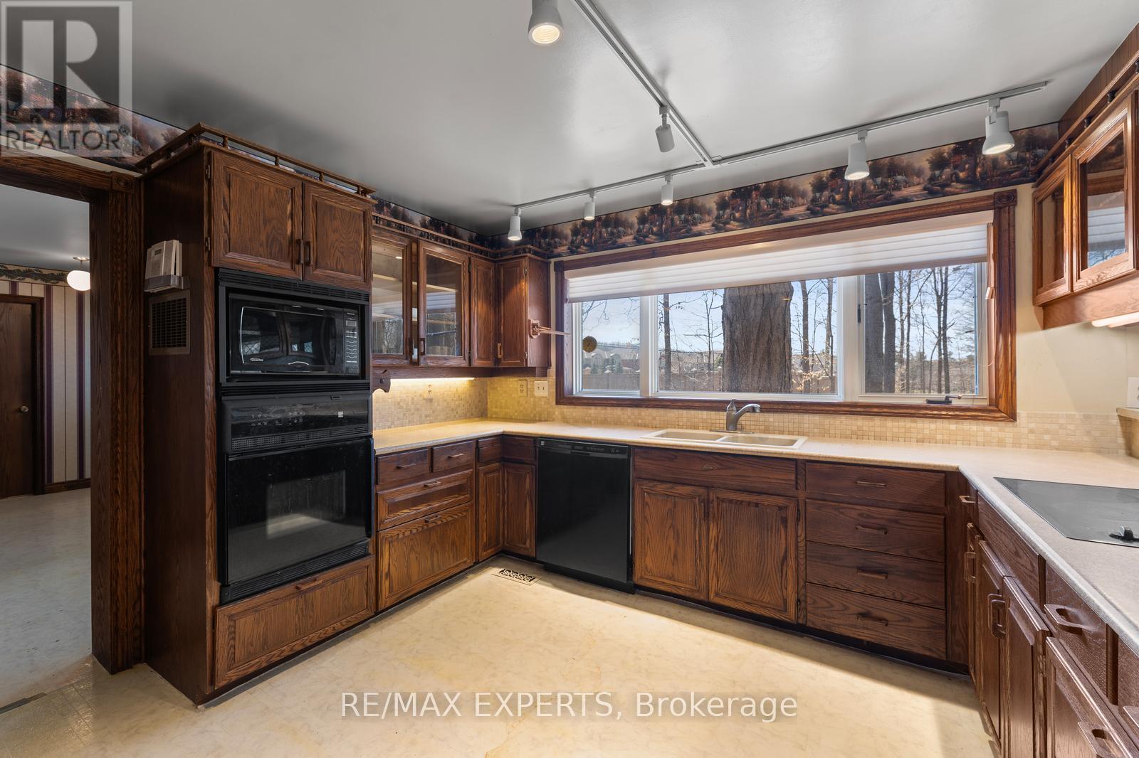 16 Millwood Parkway, Vaughan, Ontario  L4H 4X5 - Photo 17 - N12094177
