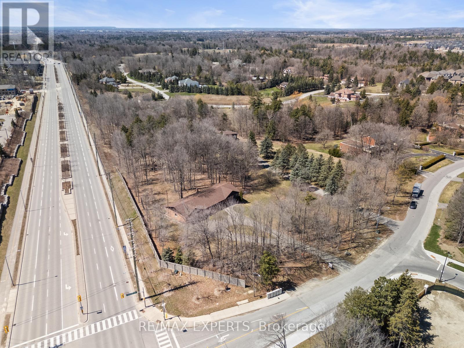 Property at 16 MILLWOOD PARKWAY image 4