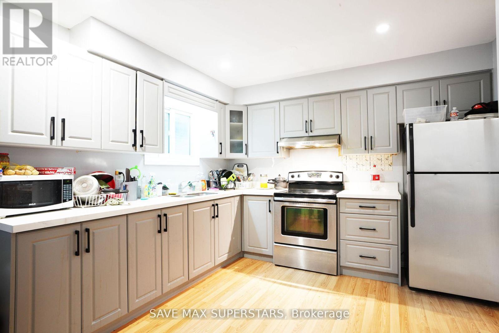 Property at 96 WELLINGTON STREET E image 5