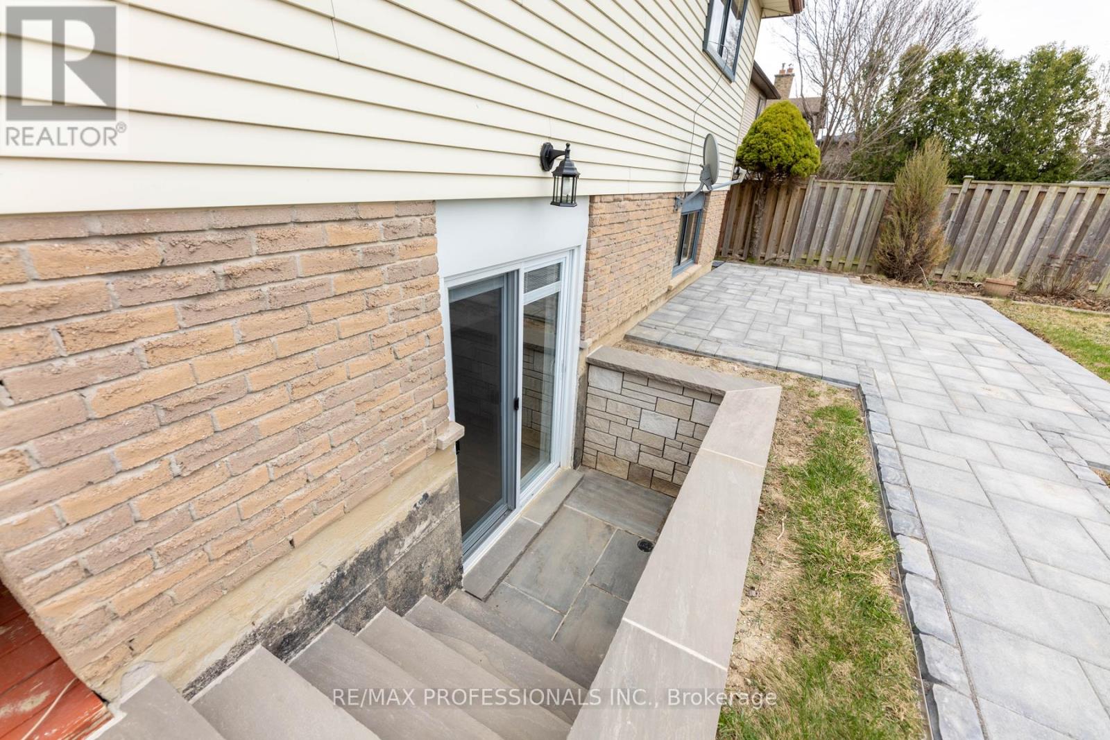 (Lower) - 468 Gowland Crescent, Milton, Ontario  L9T 4E5 - Photo 5 - W12094198