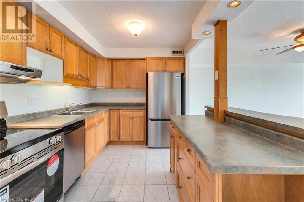 Photo 11 of 33 for 521 Riverside Drive Unit# 209