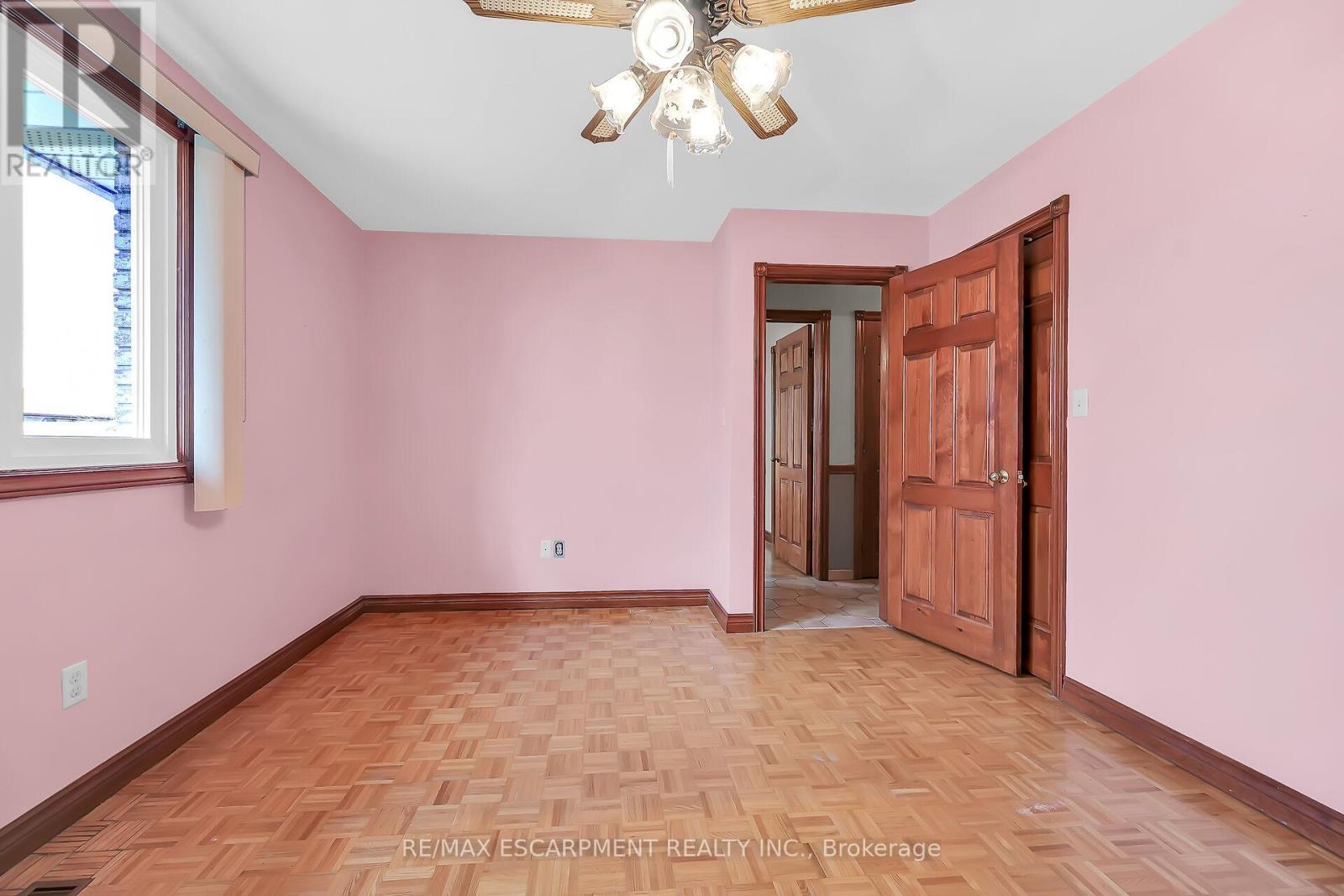 54 Ridley Drive, Hamilton (Quinndale), Ontario  L8W 1J2 - Photo 19 - X12094251