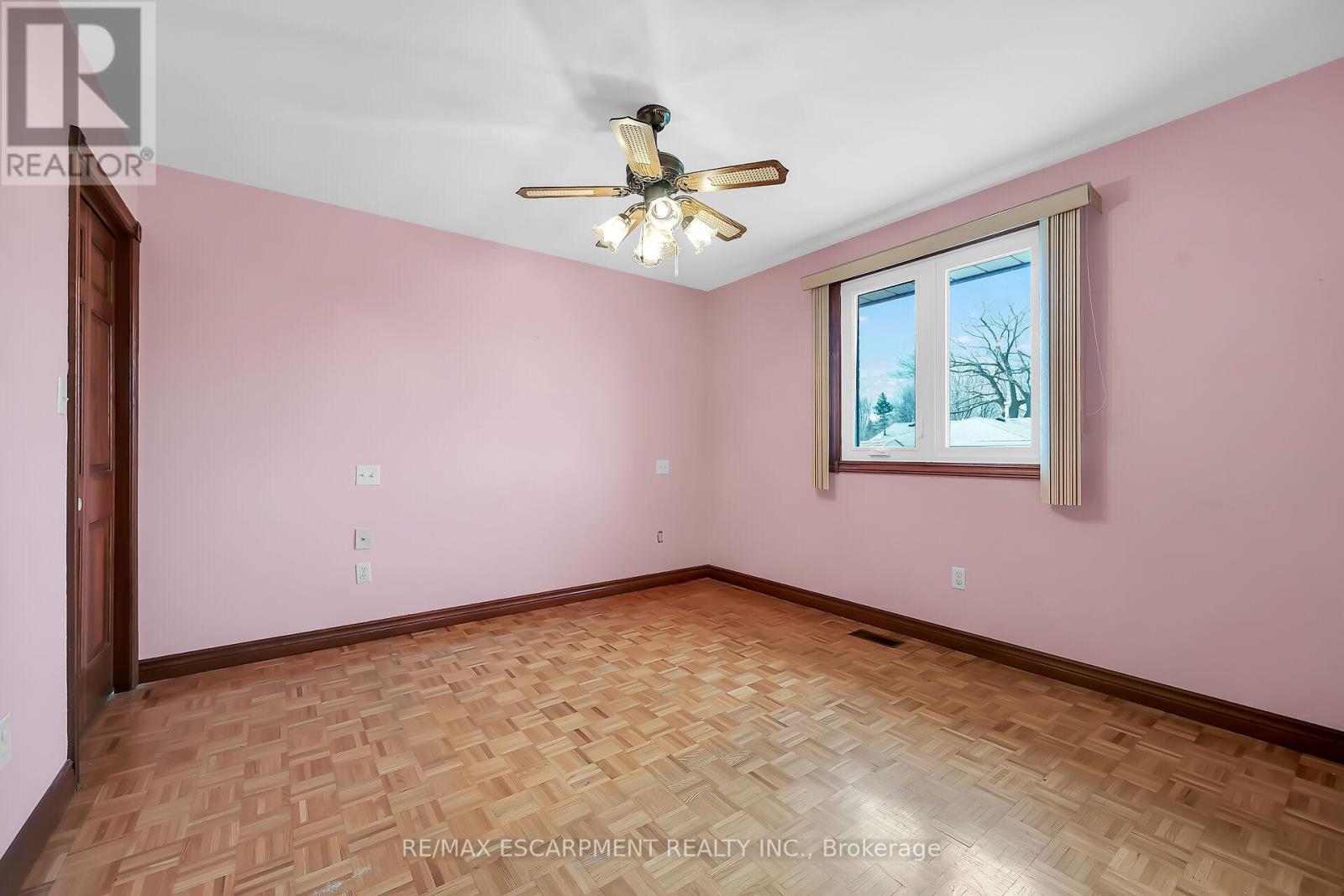 54 Ridley Drive, Hamilton (Quinndale), Ontario  L8W 1J2 - Photo 20 - X12094251