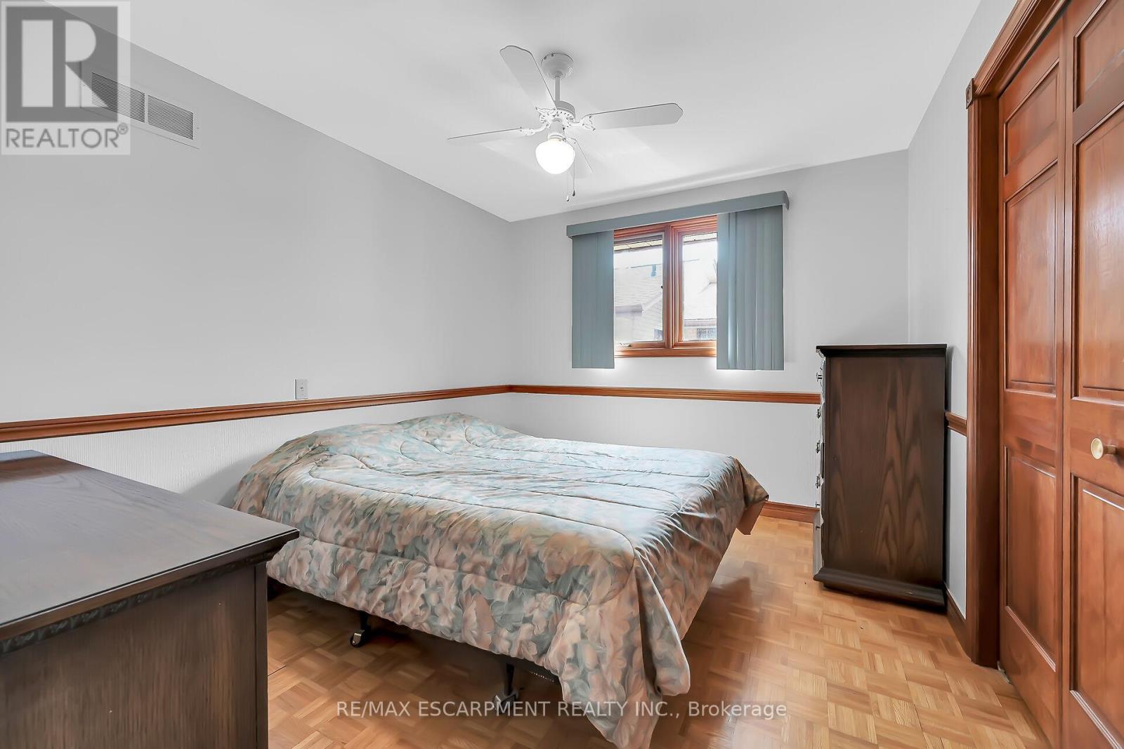54 Ridley Drive, Hamilton (Quinndale), Ontario  L8W 1J2 - Photo 23 - X12094251