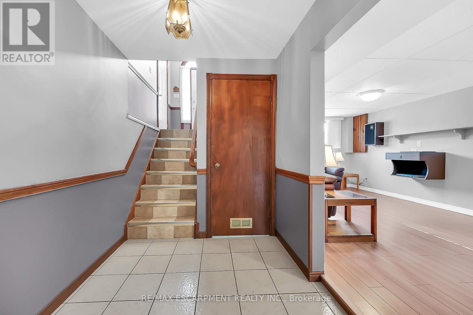 54 Ridley Drive, Hamilton (Quinndale), Ontario  L8W 1J2 - Photo 26 - X12094251