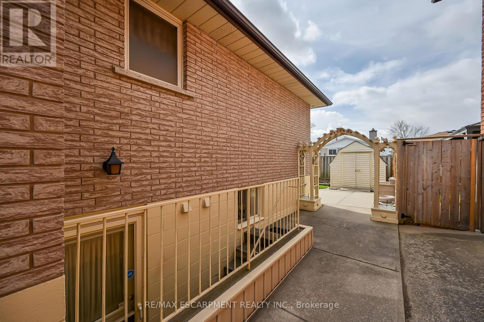 54 Ridley Drive, Hamilton (Quinndale), Ontario  L8W 1J2 - Photo 42 - X12094251