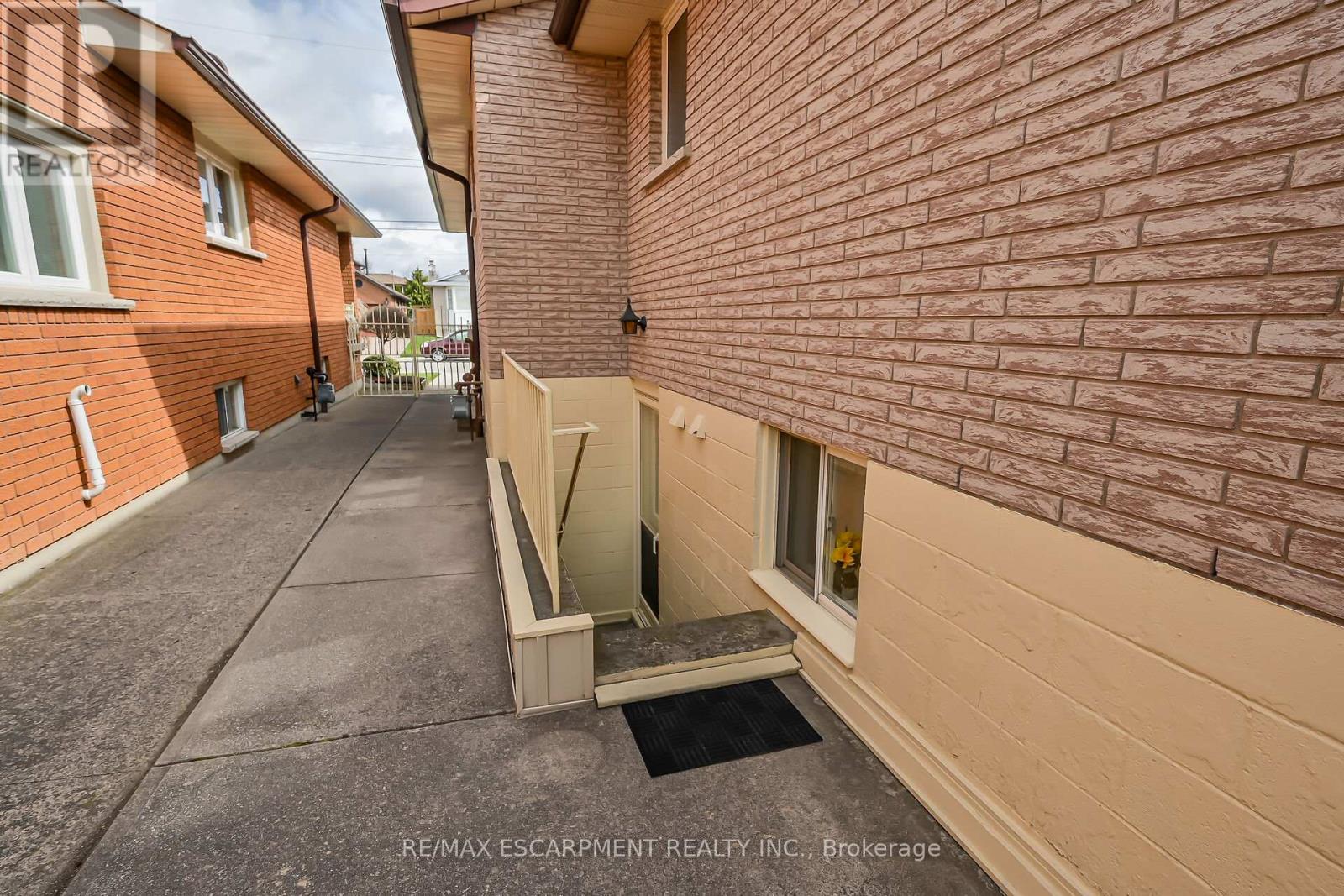 54 Ridley Drive, Hamilton (Quinndale), Ontario  L8W 1J2 - Photo 43 - X12094251