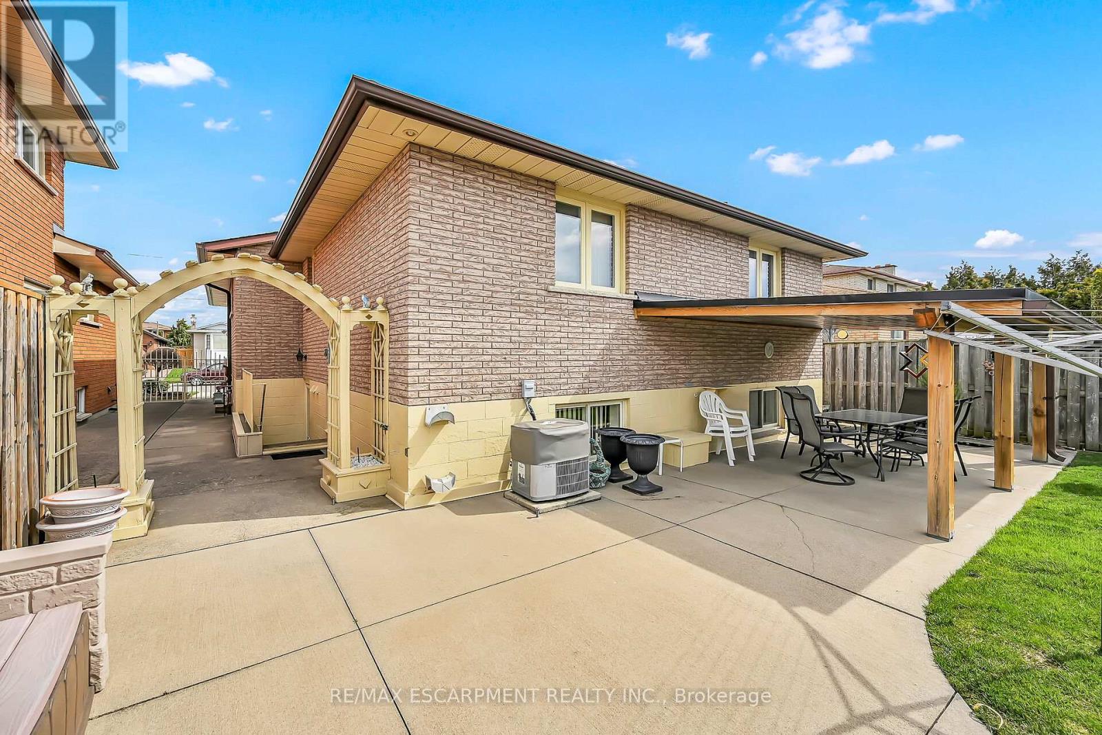 54 Ridley Drive, Hamilton (Quinndale), Ontario  L8W 1J2 - Photo 46 - X12094251