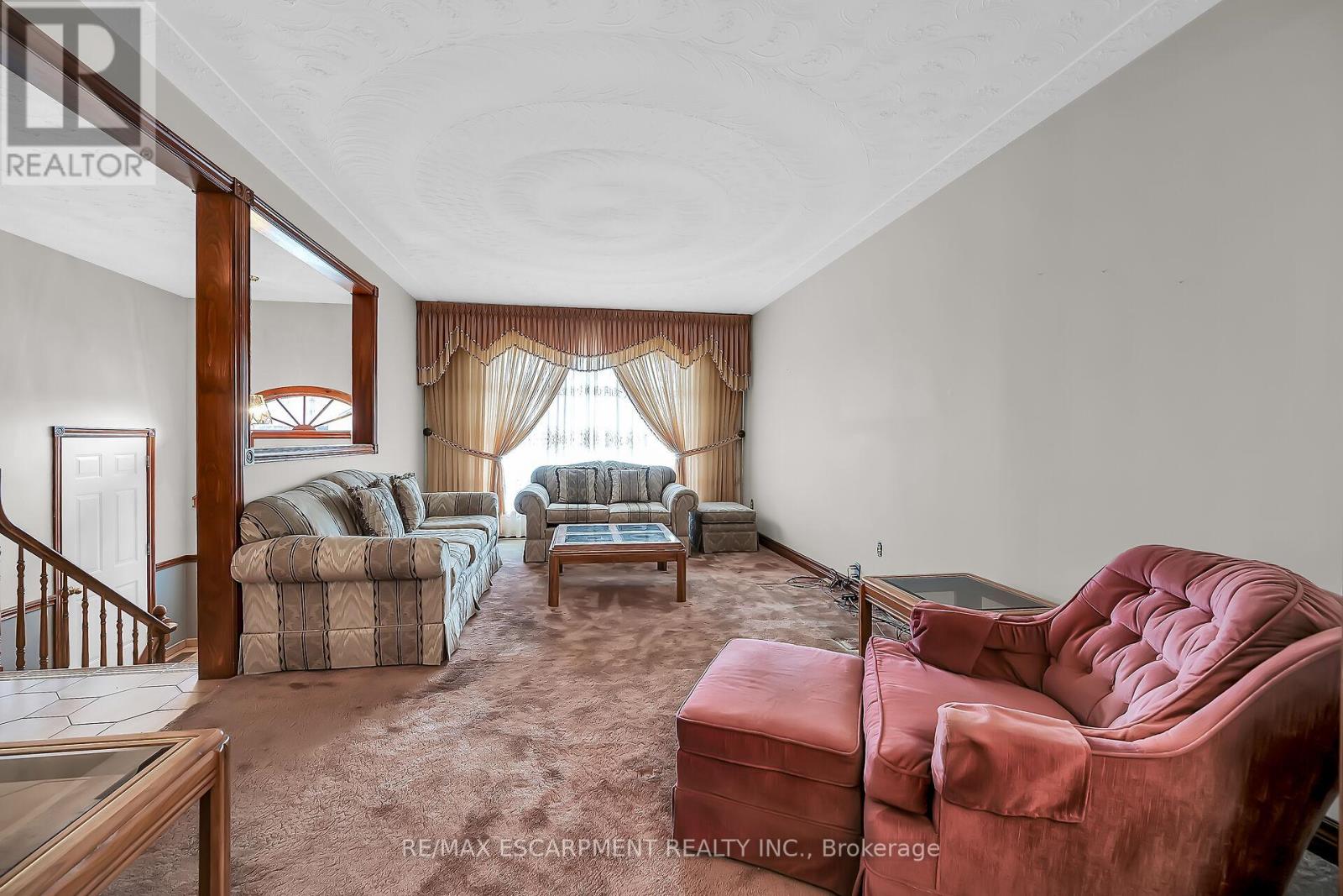 54 Ridley Drive, Hamilton (Quinndale), Ontario  L8W 1J2 - Photo 7 - X12094251