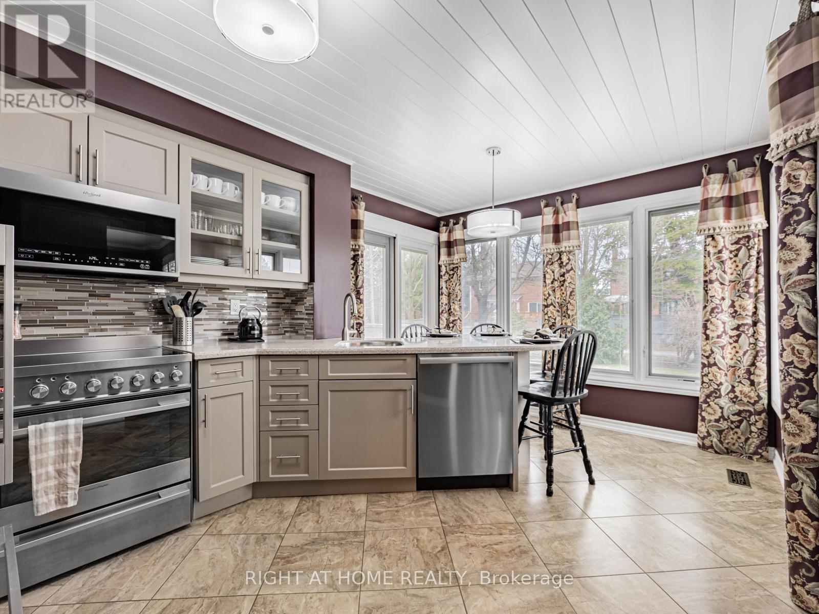 36 Love Crescent, Ajax (South West), Ontario  L1S 4S9 - Photo 7 - E12094263