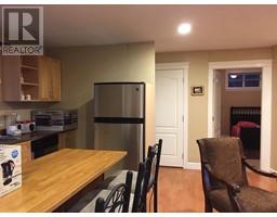 Basement 280 E Carisbrooke Road, North Vancouver, Ca