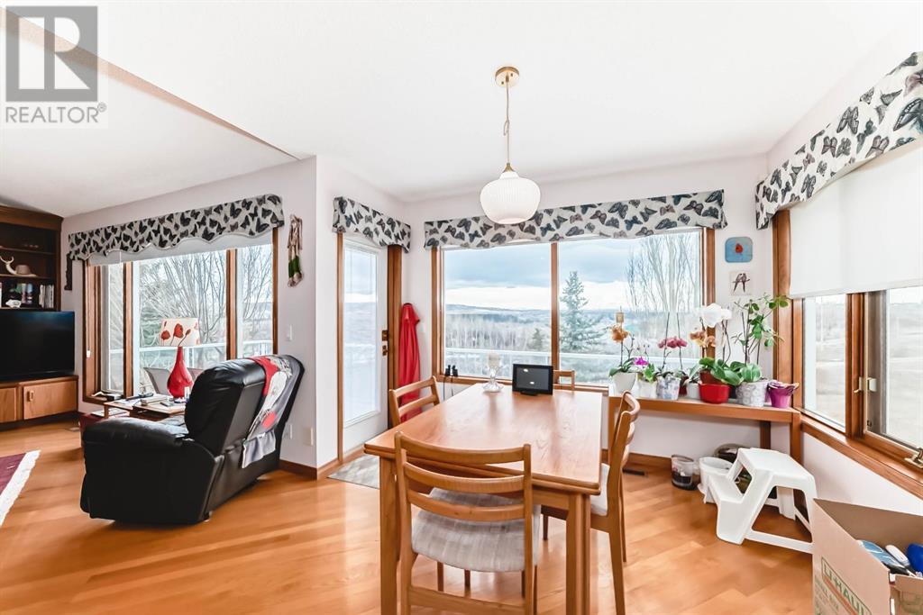 Property at 156 Scenic Ridge Crescent NW image 4