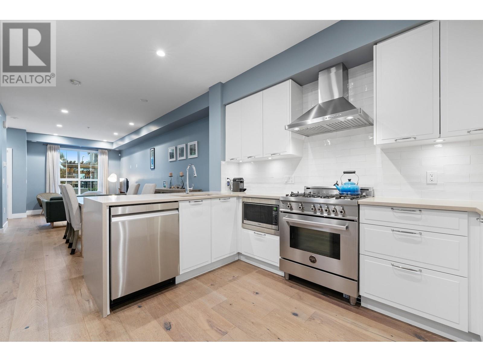 Property at 8121 SHAUGHNESSY STREET image 2