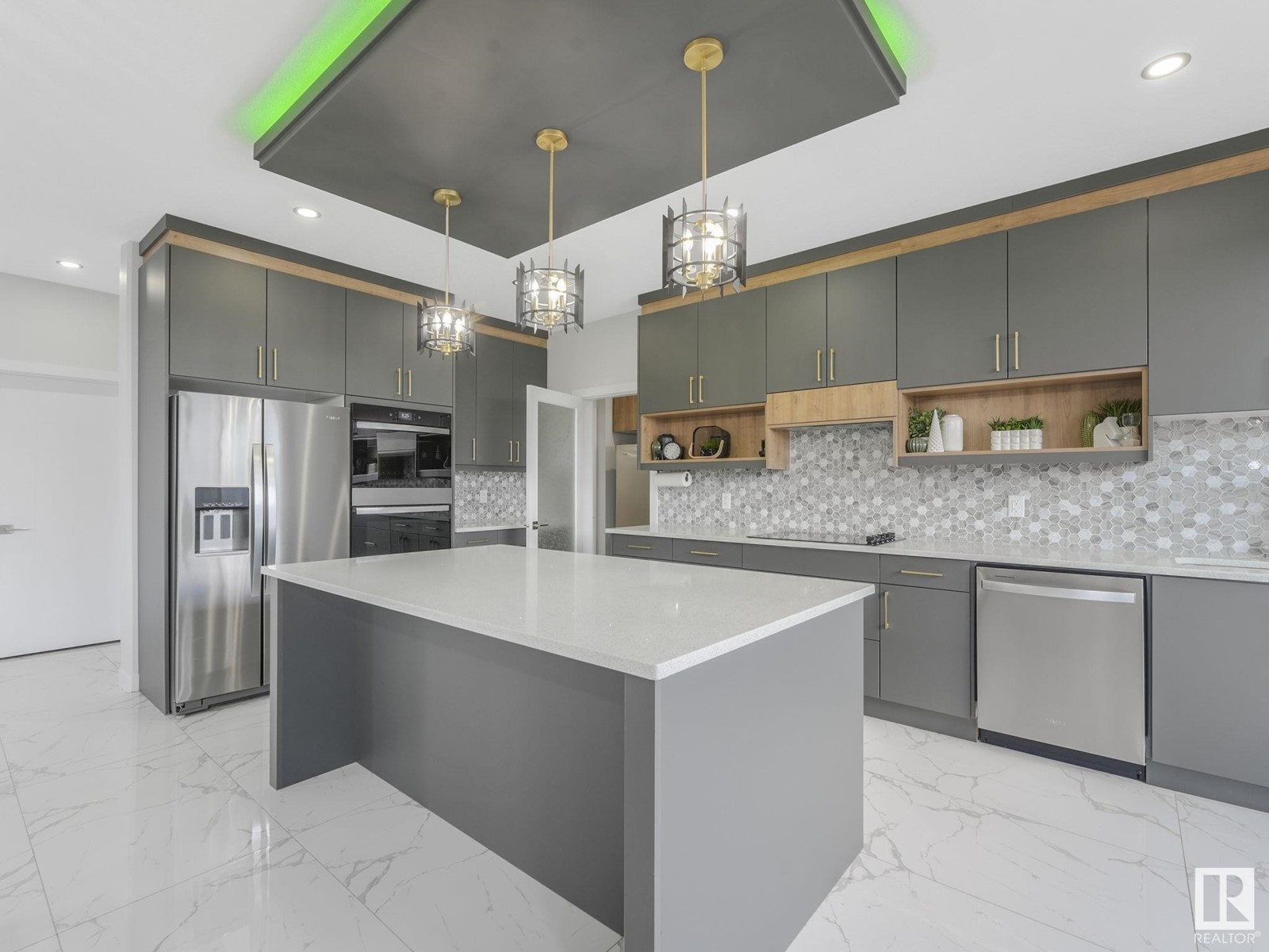 Property at 1104 152 AV NW image 3