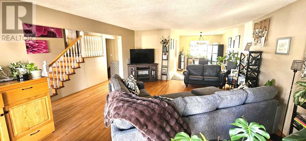 Property at 44 Hillgreen Place SW image 4