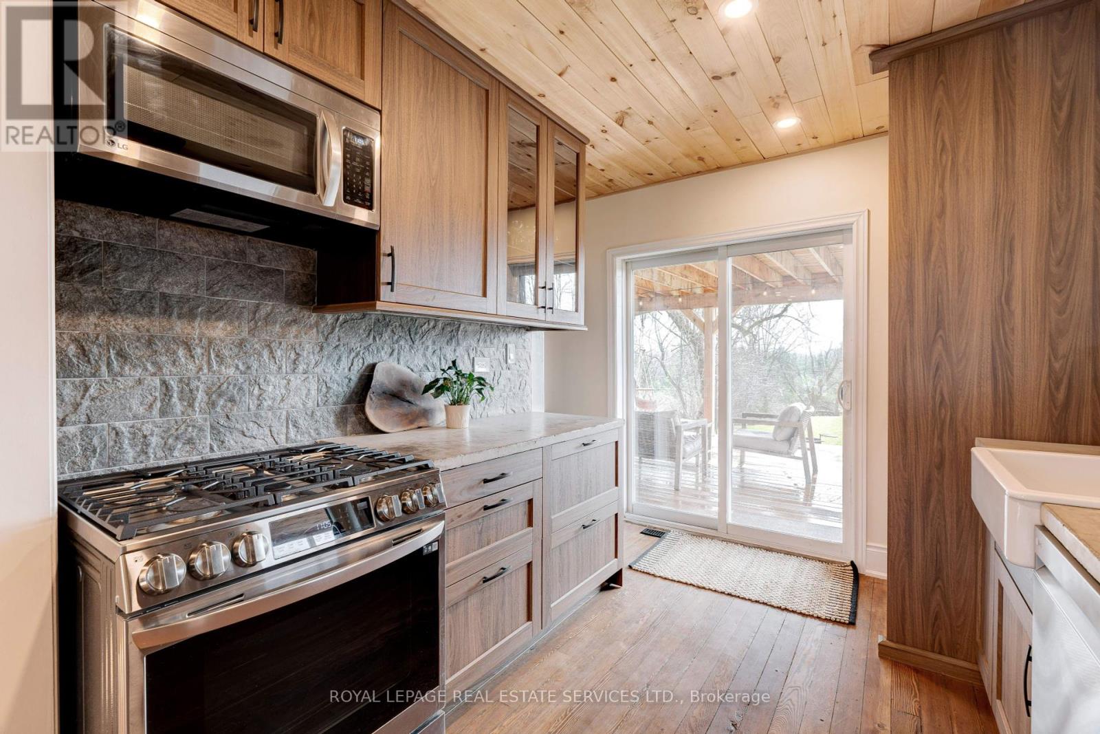 312 Carlisle Road, Hamilton, Ontario  L0R 1H2 - Photo 12 - X12094261
