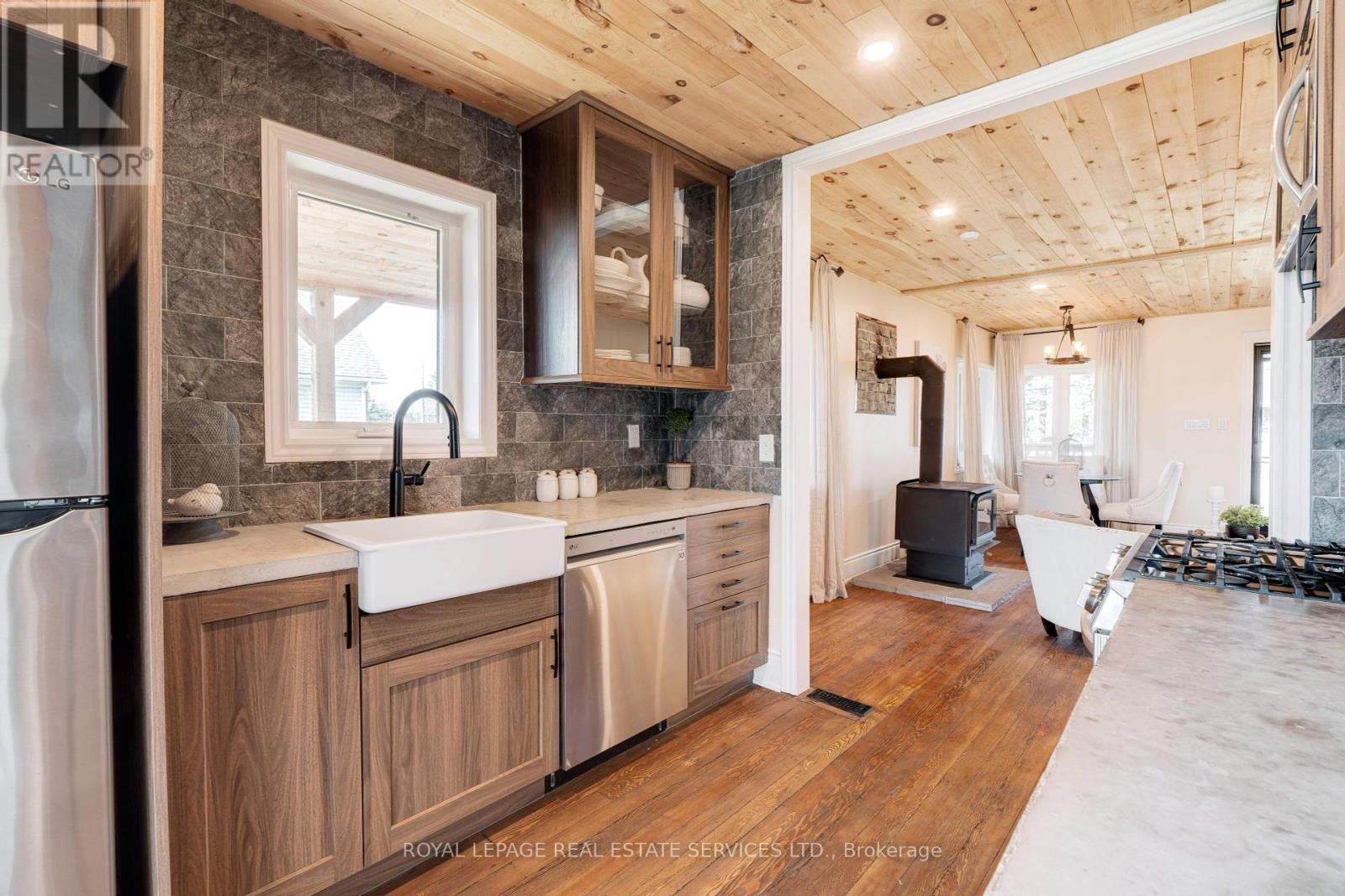 312 Carlisle Road, Hamilton, Ontario  L0R 1H2 - Photo 13 - X12094261