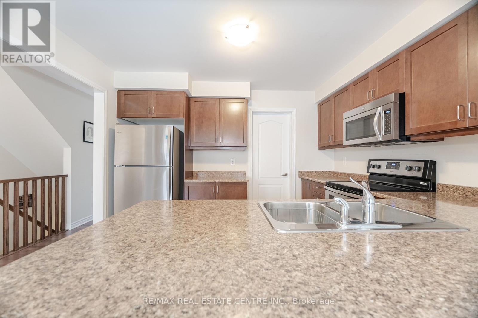 18 Allium Road, Brampton, Ontario  L7A 4H5 - Photo 5 - W12094279
