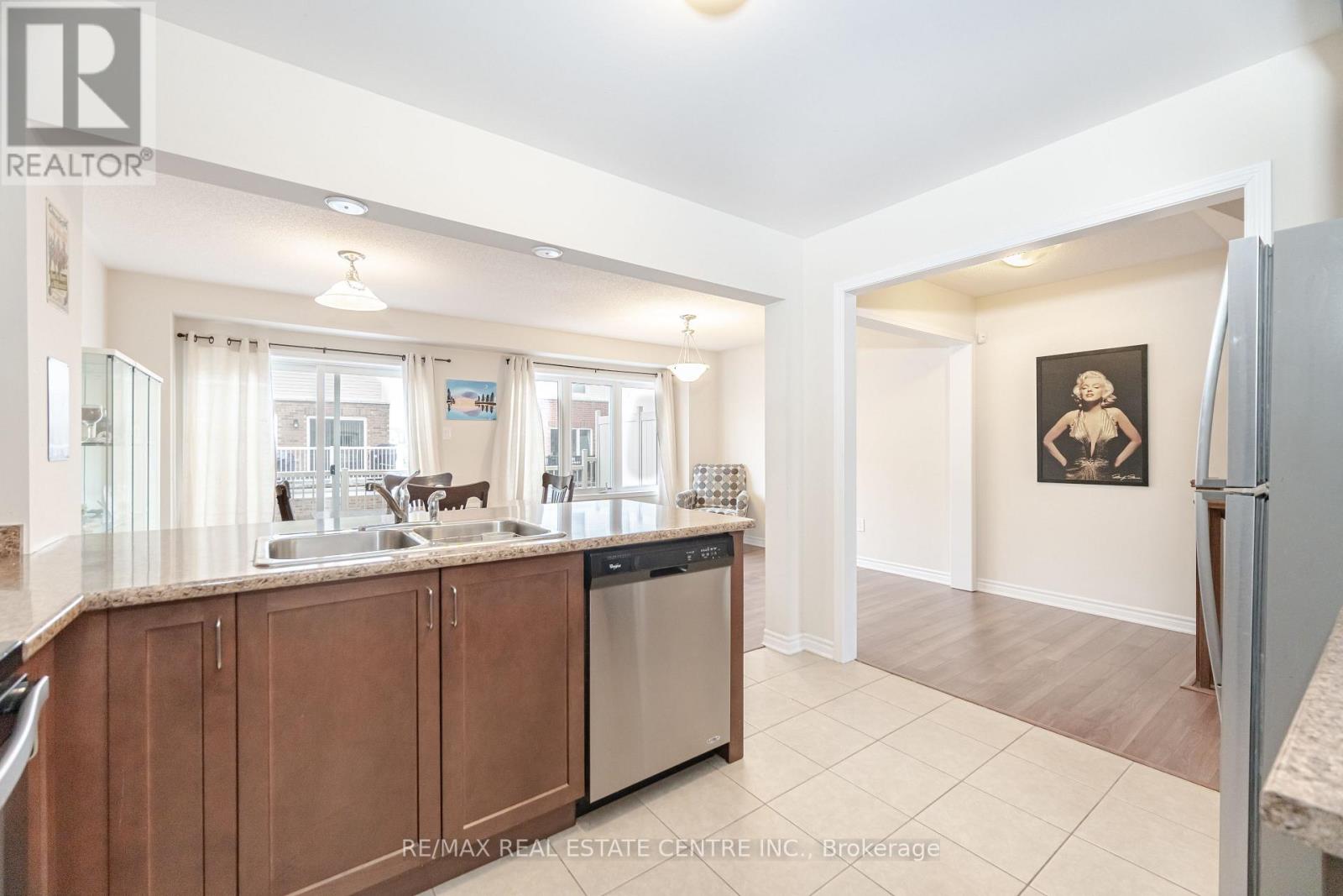 18 Allium Road, Brampton, Ontario  L7A 4H5 - Photo 6 - W12094279
