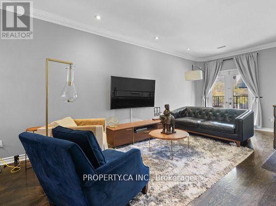 233 David Dunlap Circle E, Toronto, Ontario  M3C 4B9 - Photo 4 - C12094334