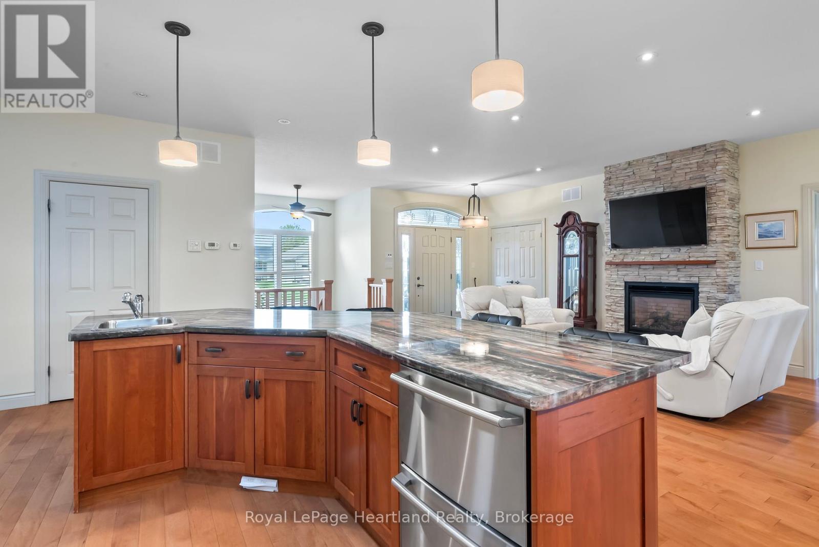 221 John Street, Minto, Ontario  N0G 1Z0 - Photo 16 - X12094372
