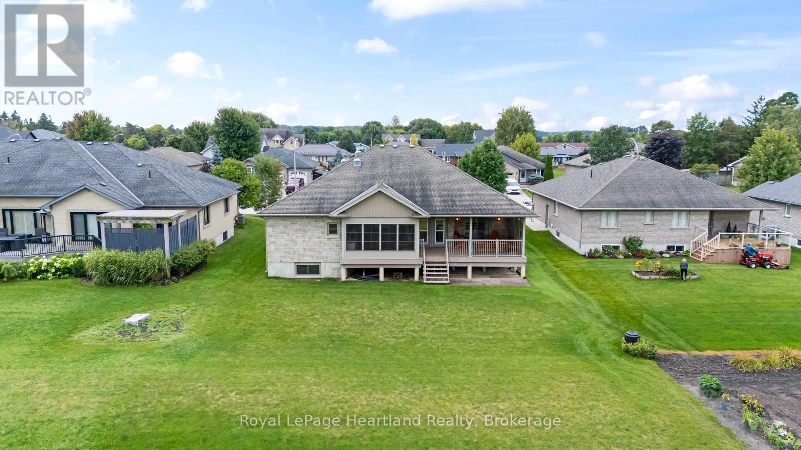 Property at 221 JOHN STREET image 4