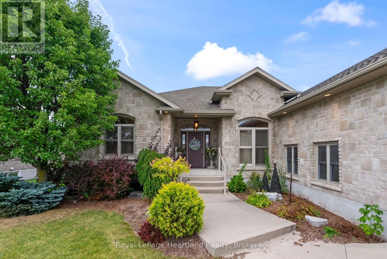 221 John Street, Minto, Ontario  N0G 1Z0 - Photo 8 - X12094372