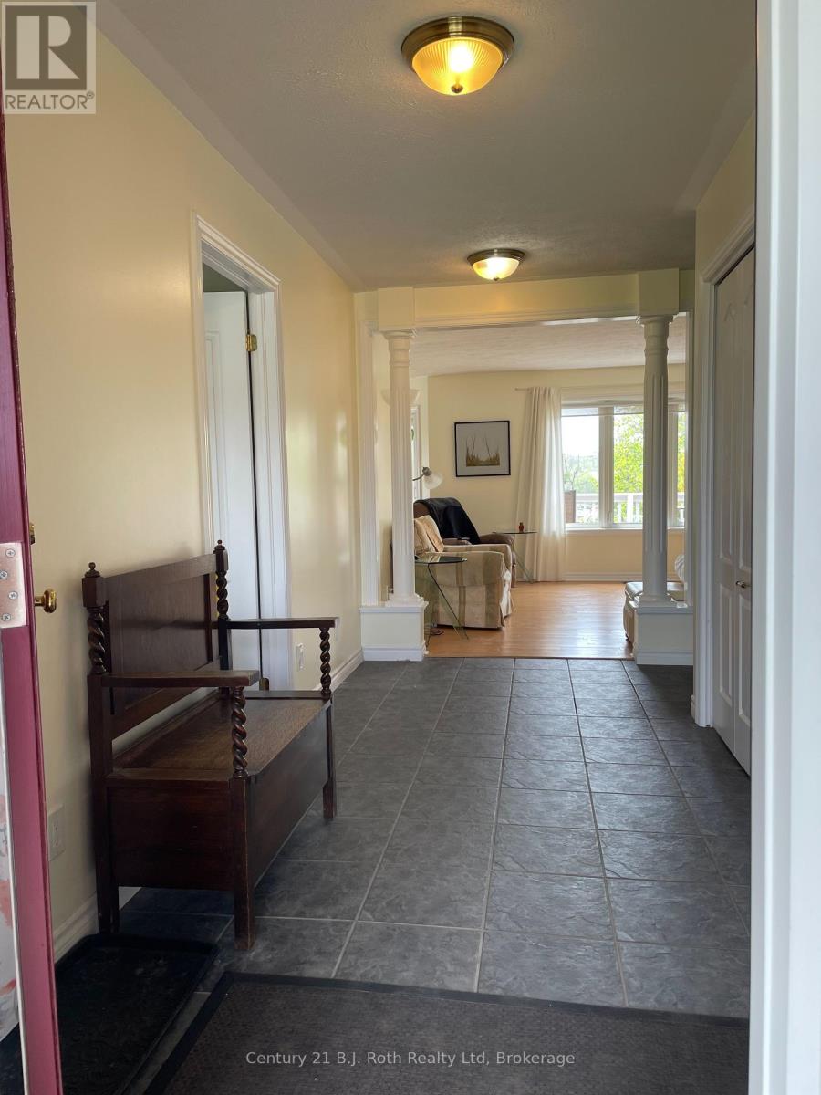 94 Maria Street, Penetanguishene, Ontario  L9M 2H8 - Photo 10 - S12094437