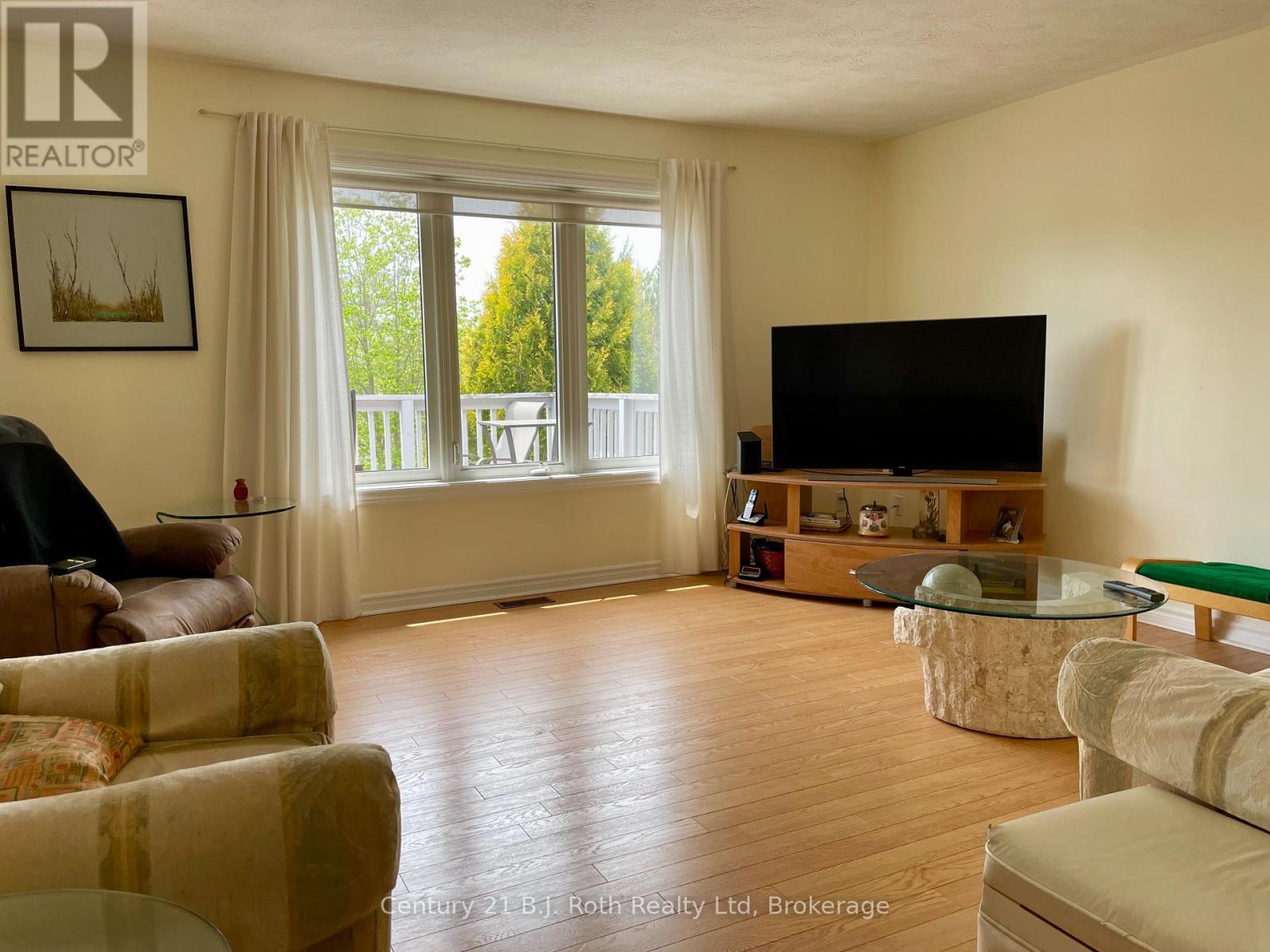 94 Maria Street, Penetanguishene, Ontario  L9M 2H8 - Photo 11 - S12094437