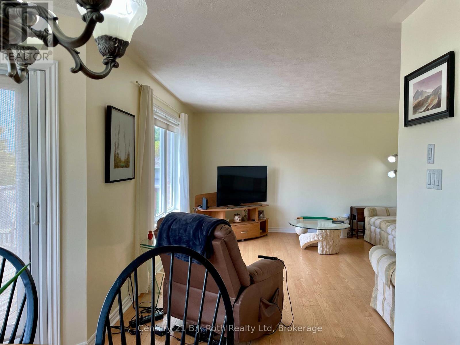 94 Maria Street, Penetanguishene, Ontario  L9M 2H8 - Photo 12 - S12094437