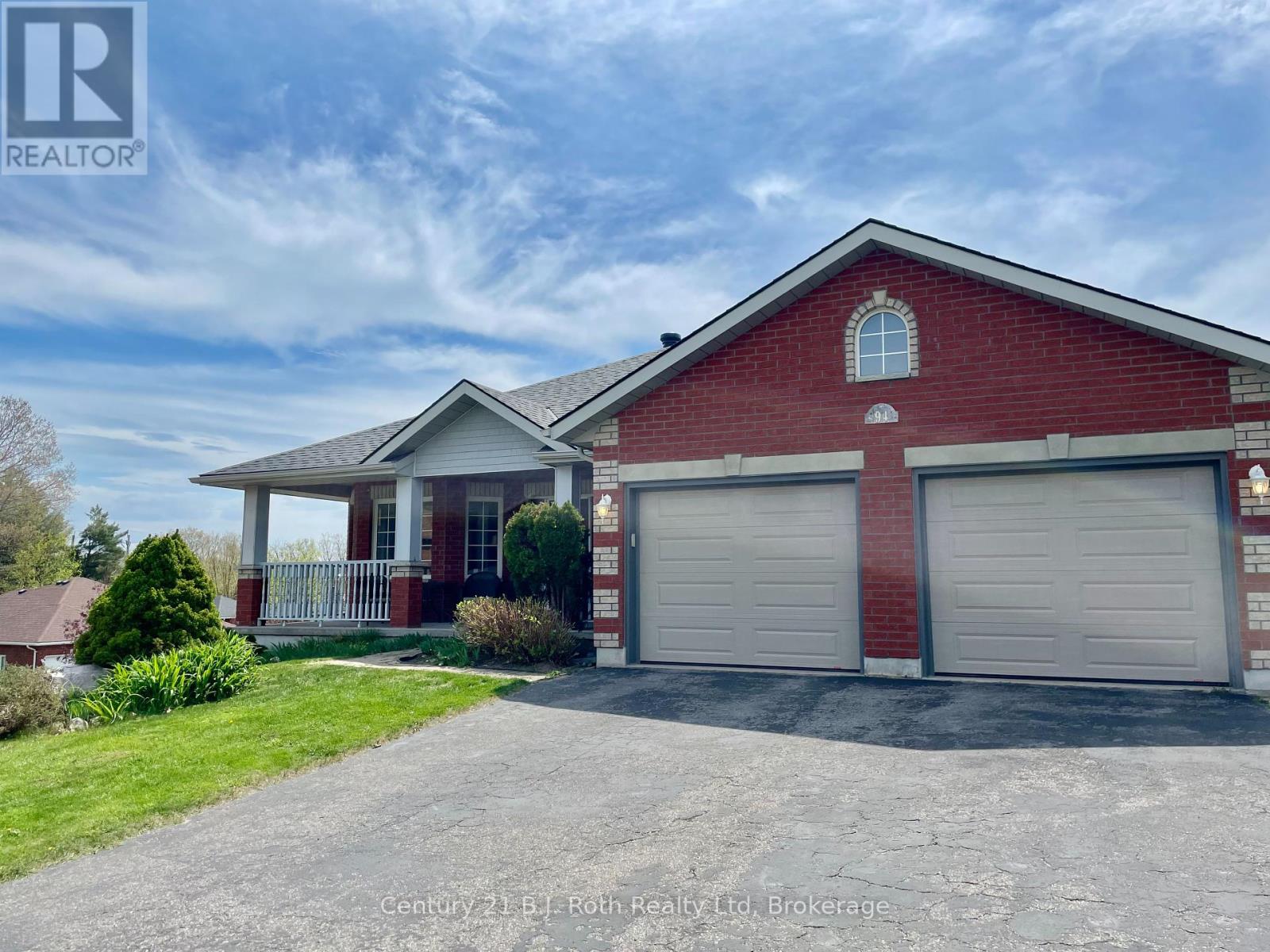 94 Maria Street, Penetanguishene, Ontario  L9M 2H8 - Photo 2 - S12094437