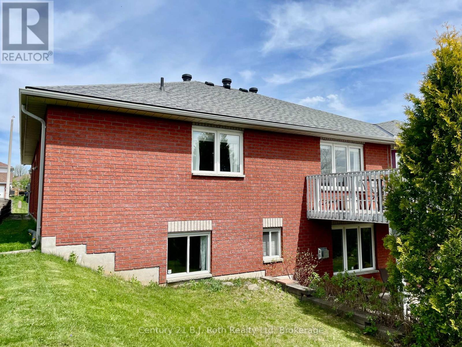 94 Maria Street, Penetanguishene, Ontario  L9M 2H8 - Photo 6 - S12094437