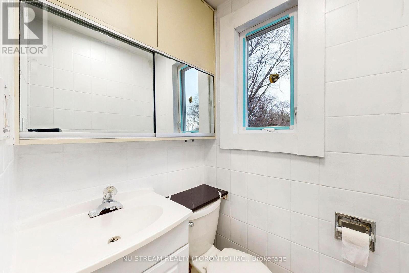 393 Jones Avenue, Toronto, Ontario  M4J 3G5 - Photo 8 - E12094416