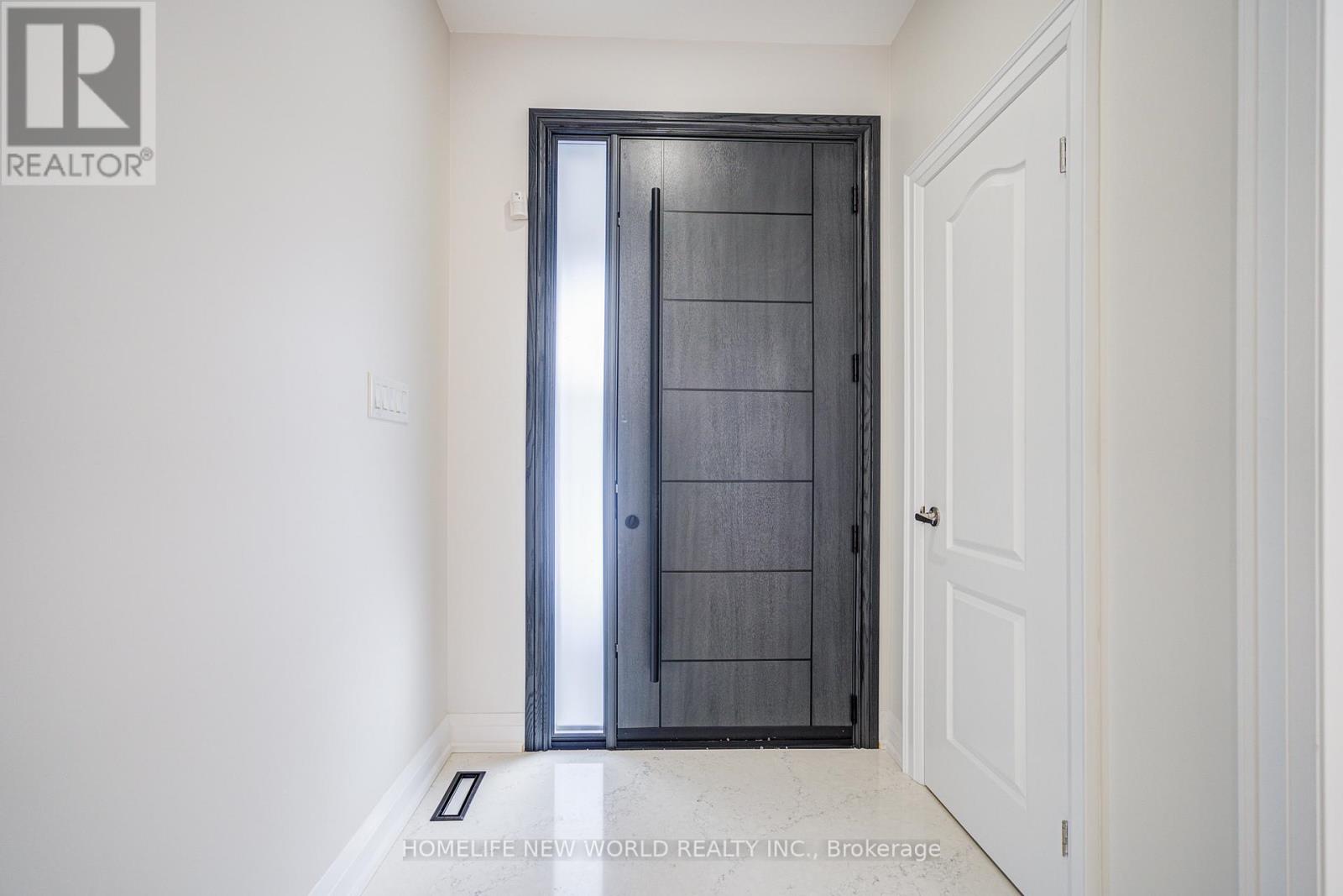 202 Everett Street, Markham, Ontario  L6E 1H2 - Photo 4 - N12094420