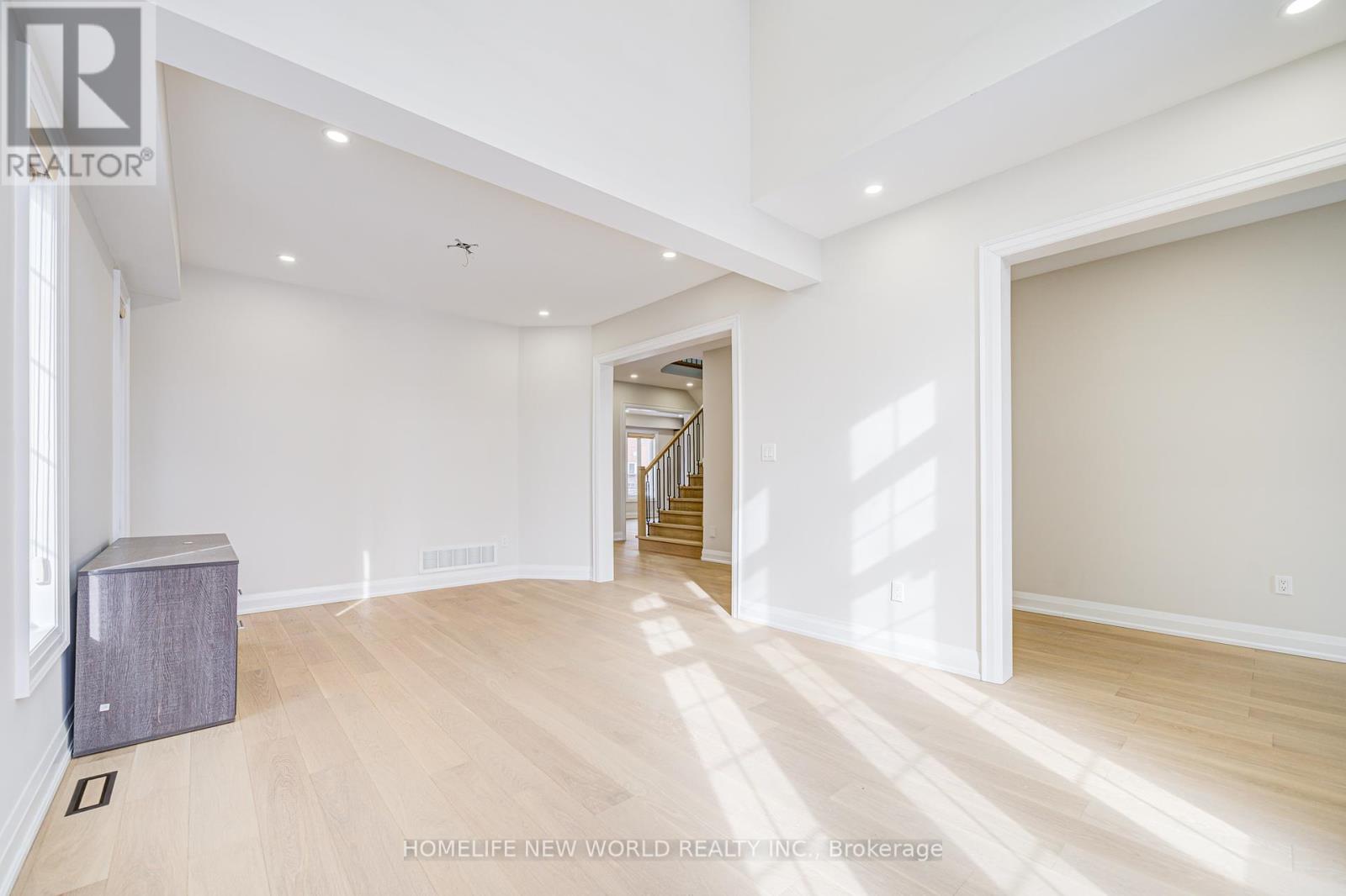202 Everett Street, Markham, Ontario  L6E 1H2 - Photo 7 - N12094420