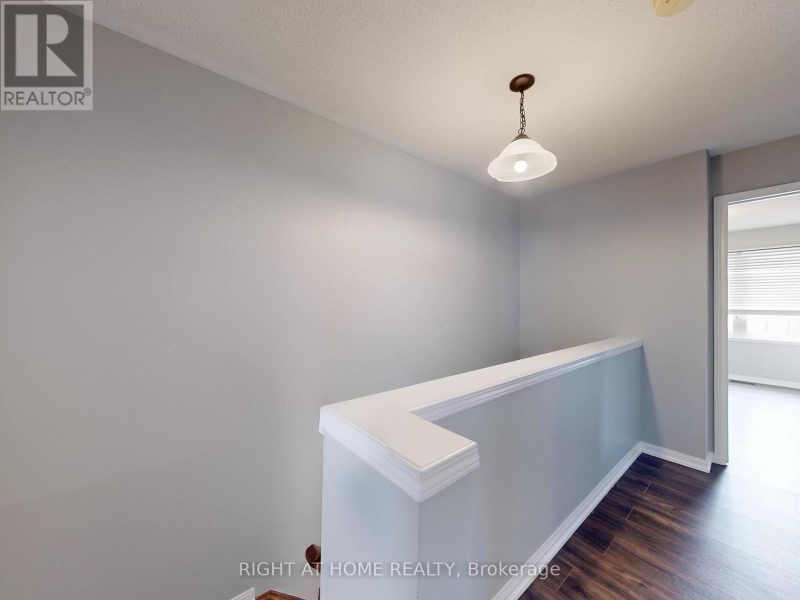 21 Dunlop Court E, Brampton (Fletcher's Meadow), Ontario  L6X 4Z8 - Photo 20 - W12094444