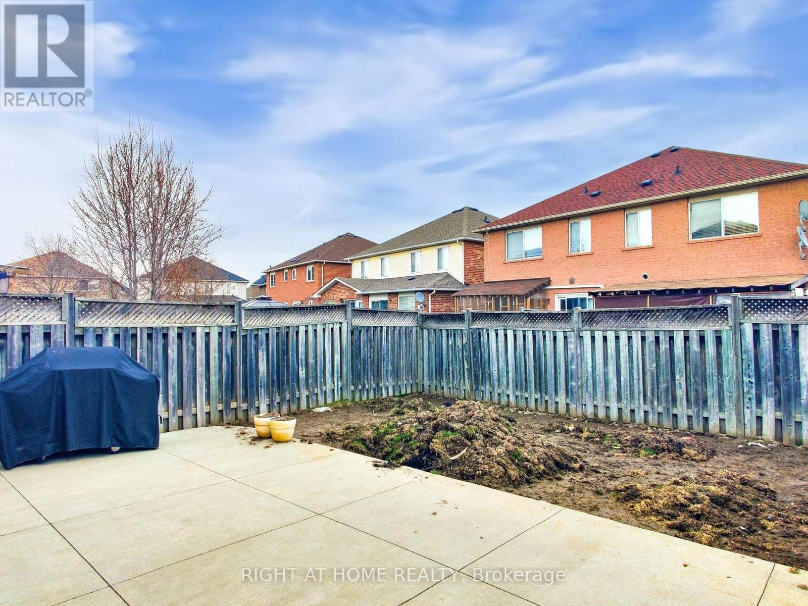 21 Dunlop Court E, Brampton (Fletcher's Meadow), Ontario  L6X 4Z8 - Photo 35 - W12094444