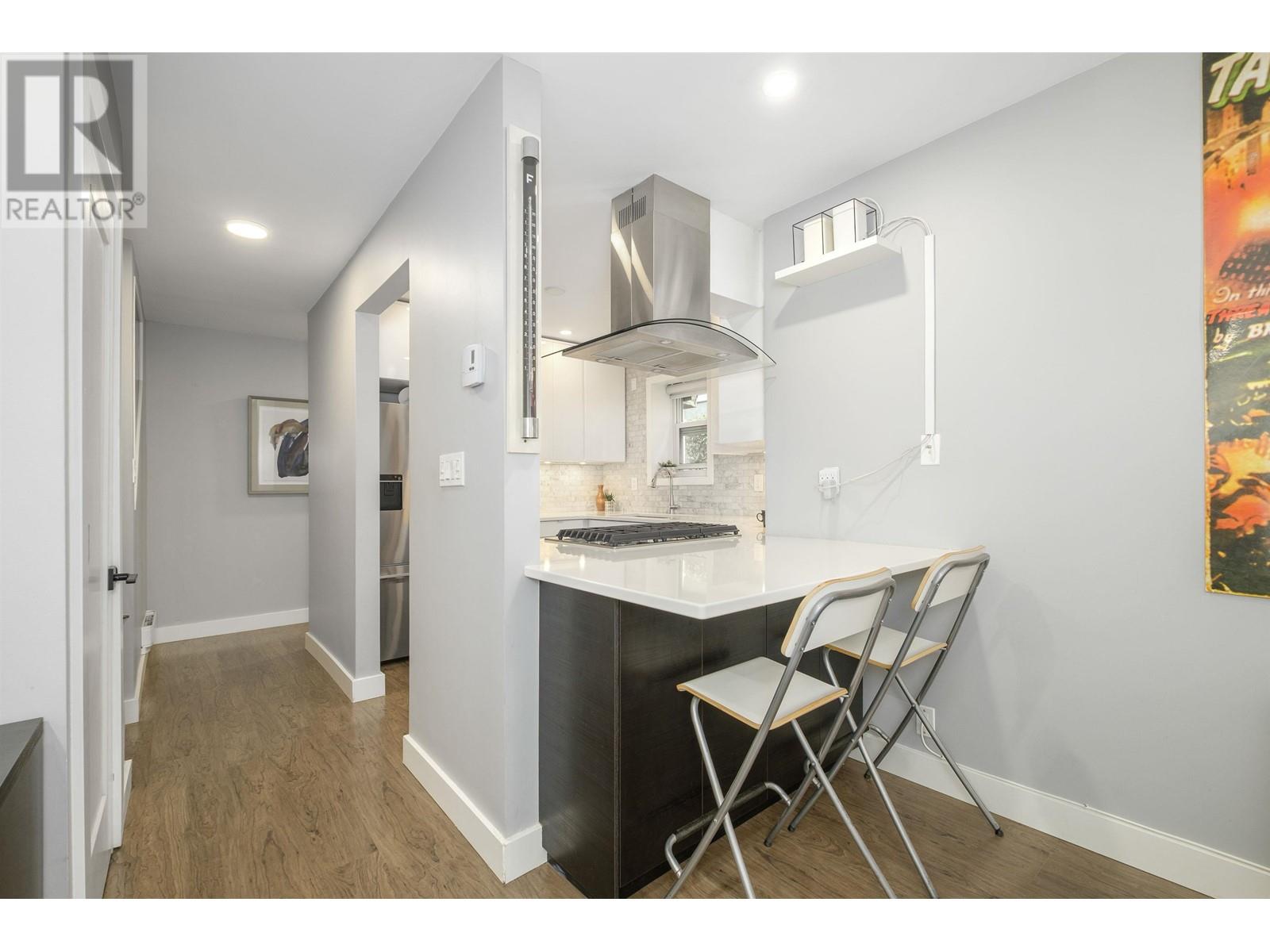 Listing Picture 14 of 34 : 2433 W 6TH AVENUE, Vancouver / 溫哥華 - 魯藝地產 Yvonne Lu Group - MLS Medallion Club Member