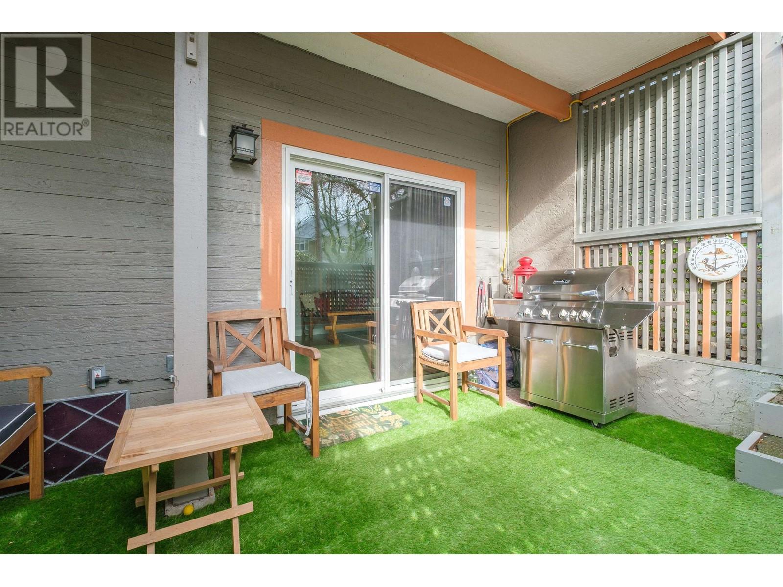 Listing Picture 25 of 34 : 2433 W 6TH AVENUE, Vancouver / 溫哥華 - 魯藝地產 Yvonne Lu Group - MLS Medallion Club Member