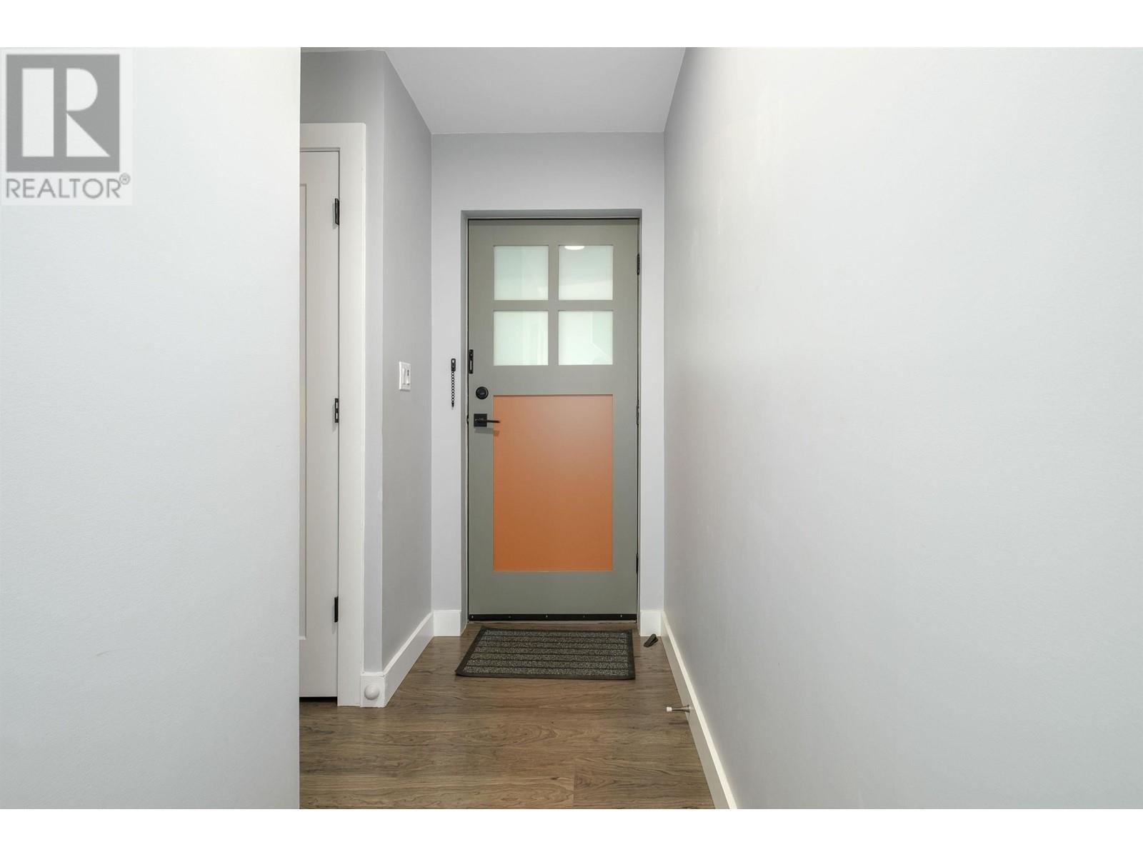 Listing Picture 19 of 34 : 2433 W 6TH AVENUE, Vancouver / 溫哥華 - 魯藝地產 Yvonne Lu Group - MLS Medallion Club Member